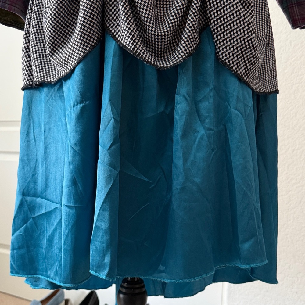 Olive Green Velvet Puff Sleeve Tailcoat Dress - Picture 6 of 11